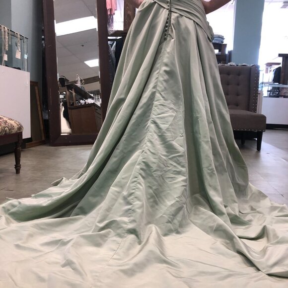 Sage Green Wedding Dress, Mother, Prom, Aline Size 4, Flattering Fit! Ruching - Picture 8 of 10